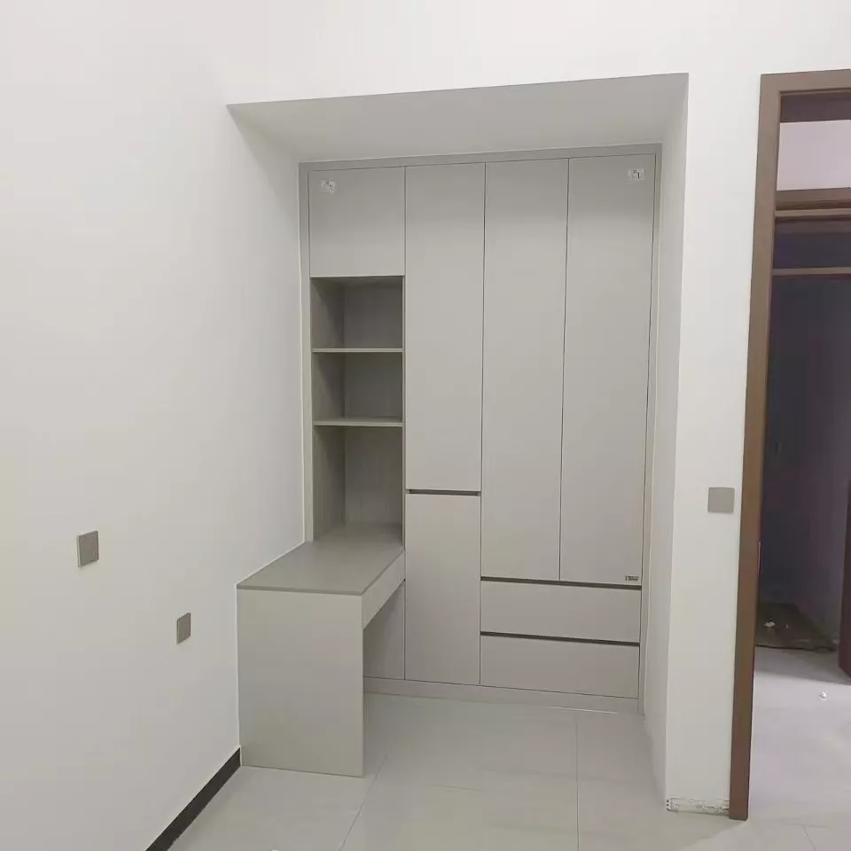 Almari Pakaian Kayu Cedar Wangi