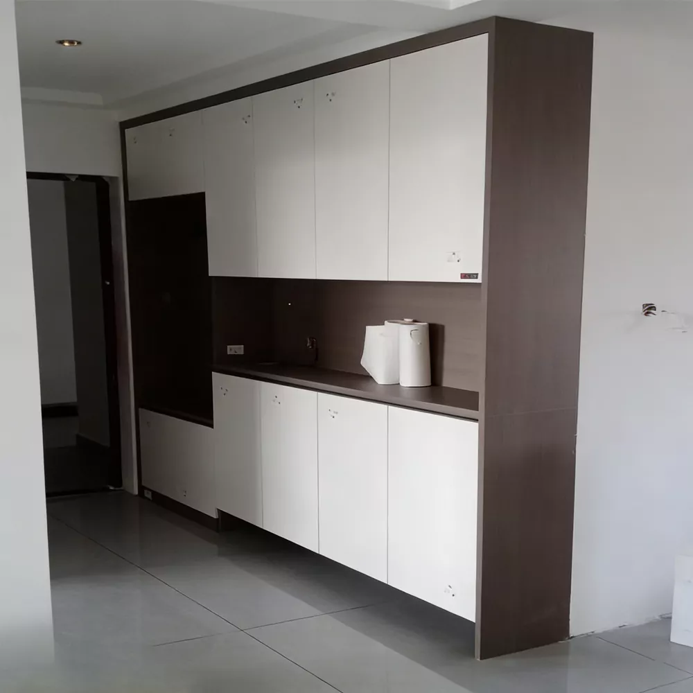 Almari Pakaian Kayu Cedar Wangi
